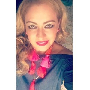 Meet your Posher, Beatriz